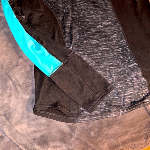 Activewear pullover - Picture 2 of 2